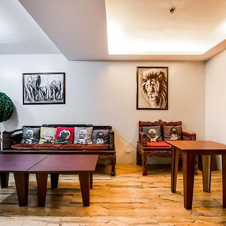 Oyo 136 Regal Residences Кесон-Сити Экстерьер фото